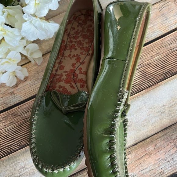 Lands End Green Patent Leather Slip On Loafers Size 8M - Picture 4 of 8
